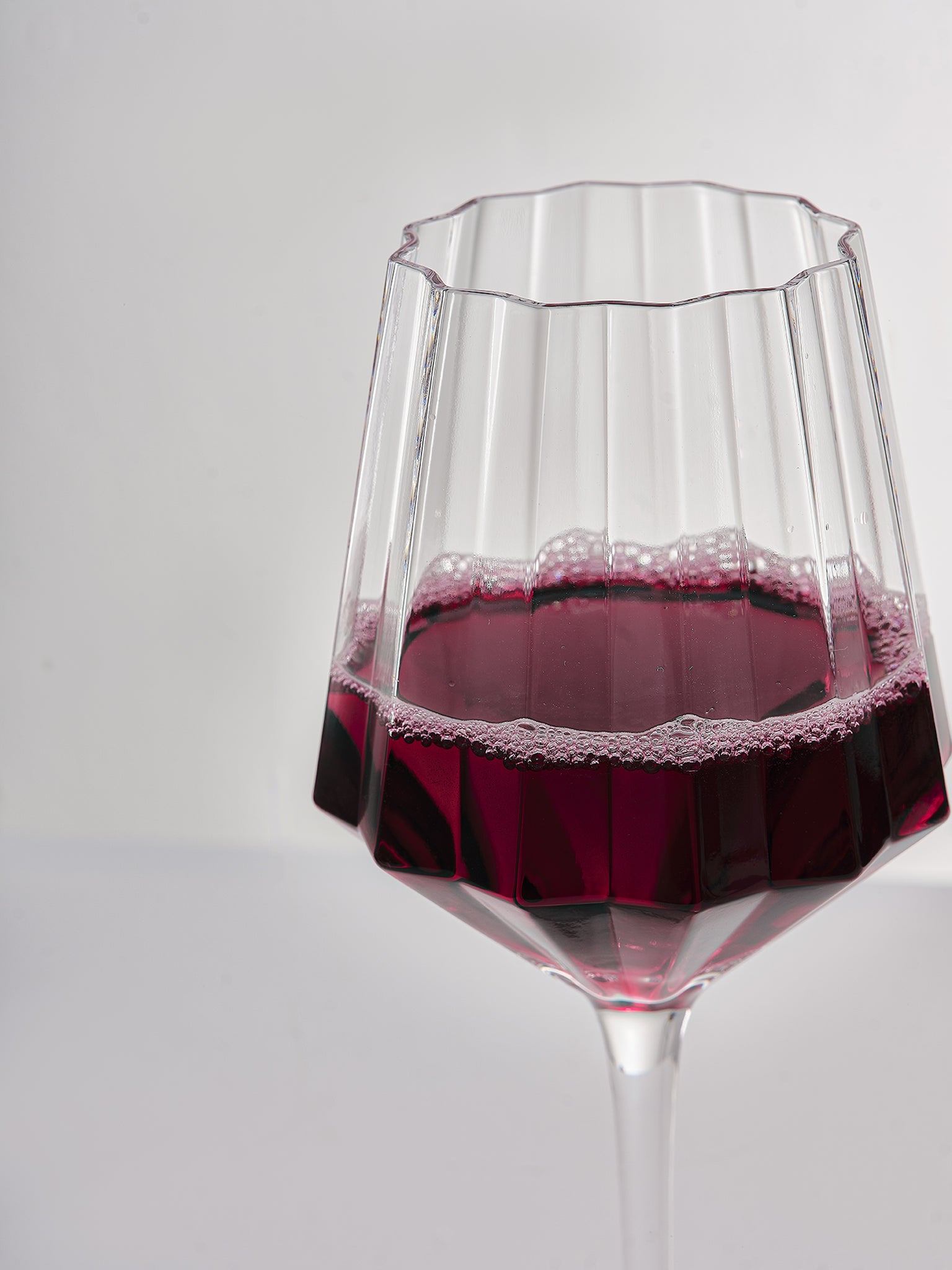 Smokey Modern Cut - Slanted Red Wine Glass | Lique Homegoods